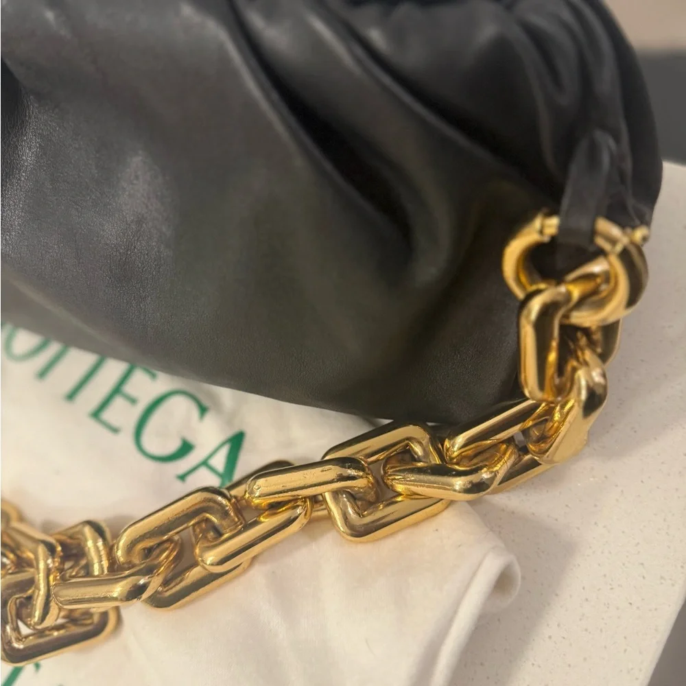 Bottega Veneta Black Leather Bag with Gold Chain - Picture 4 of 13